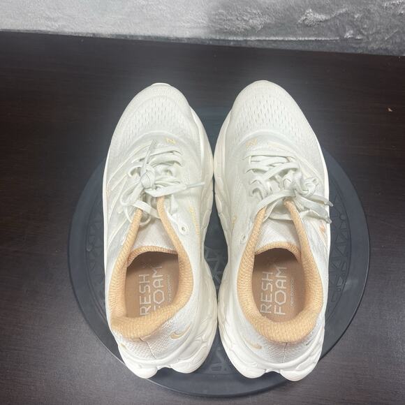 New Balance Fresh Foam X More v4 Womens Sz 8B White Gold Metallic Running Shoes - Picture 5 of 10